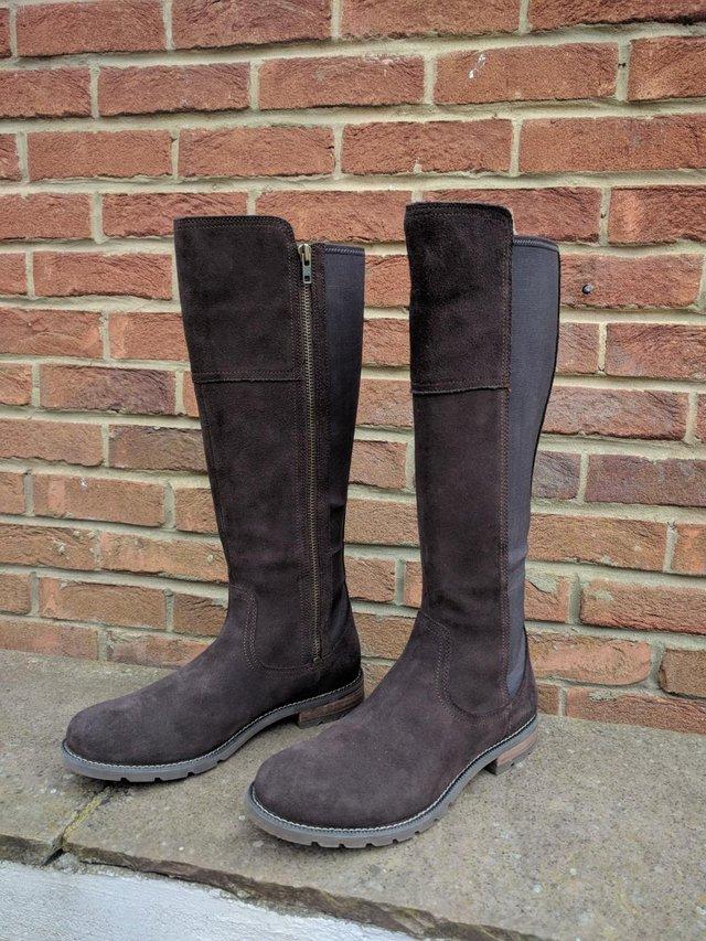 Preview of the first image of ARIAT SUTTON WOMENS H2O COUNTRY BOOTS 7.5 41.5 CHOCOLATE.