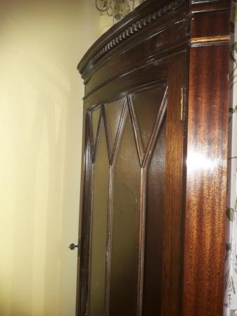 Image 2 of Corner cabinet with key solid wood vgc