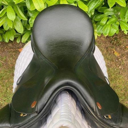 Image 8 of Kent and Masters 17.5 inch high wither dressage saddle