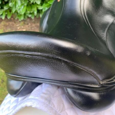 Image 14 of Kent & Masters 17.5 Low Profile Dressage saddle (S3006)