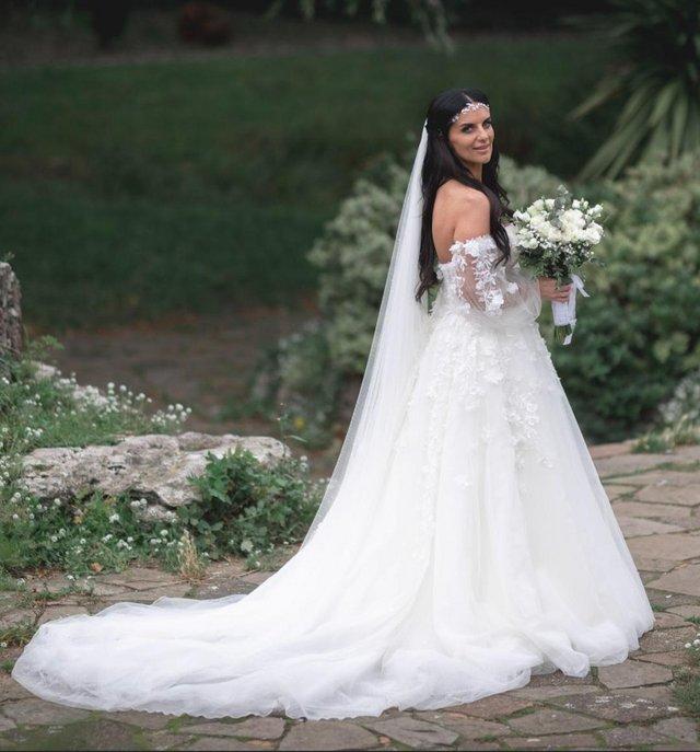 Preview of the first image of Beautiful wedding dress for sale.