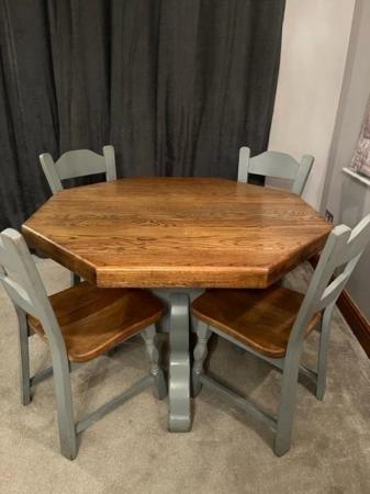 Image 1 of Beautiful solid wood table and 4 chairs