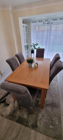 Image 1 of Oak extendable dinning table