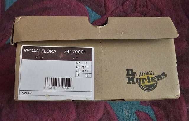 Preview of the first image of Vegan Dr Martens Flora black Chelsea boots small size 9.