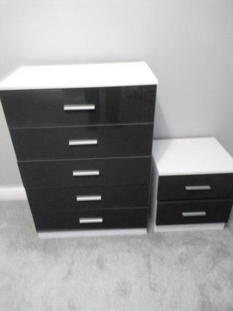 Image 4 of 3 Piece Bedroom Furniture in Grey/White/Stainless.