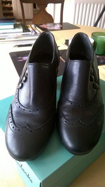 Preview of the first image of Womens Smart All Leather Shoes Size 39.