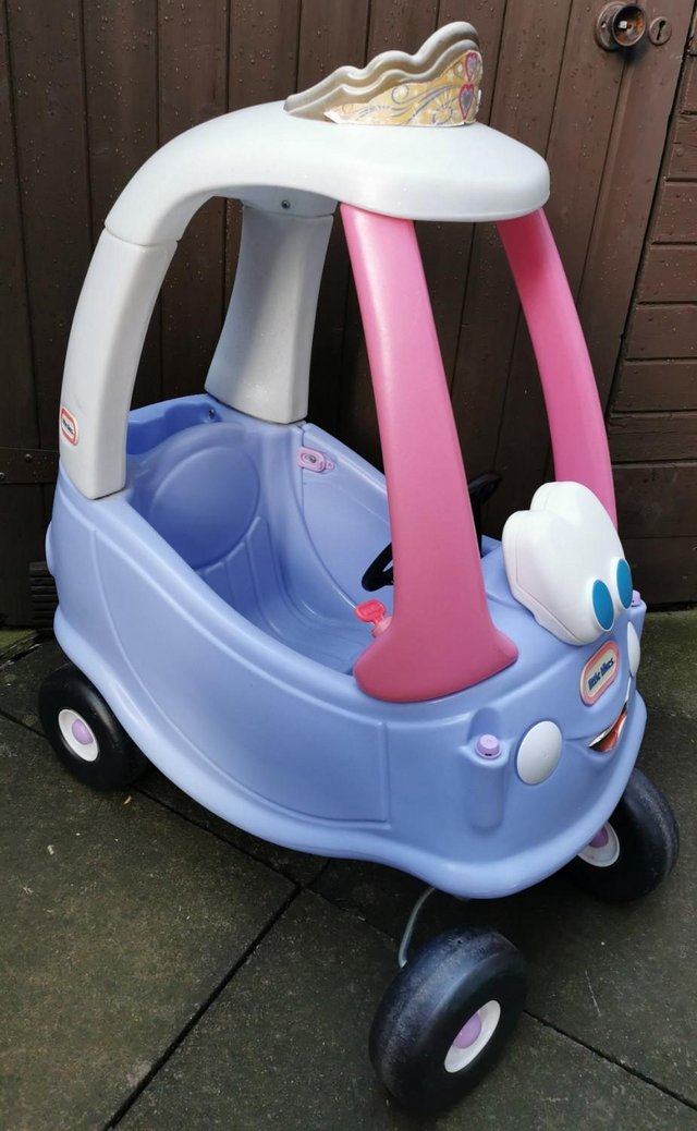 Preview of the first image of LITTLE TIKES PRINCESS THEMED COZY COUPE RIDE IN COUPE CAR.