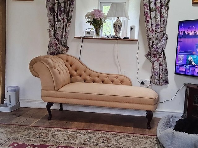 Preview of the first image of Beautiful Chaise Longue.