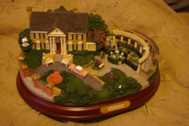 Preview of the first image of Beautiful model of Elvis Presley's home-GRACELAND,fully auth.