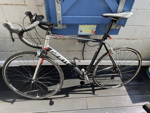 Giant men’s road bike frame size large
- £100 ono