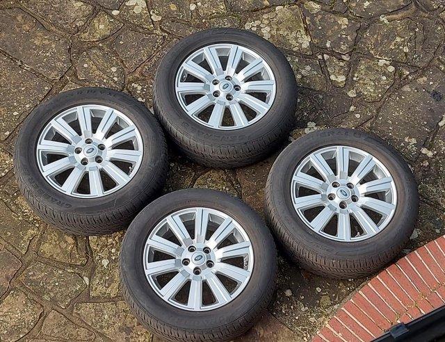 Preview of the first image of Land Rover Discovery 4 wheels, tyres & TPMS.