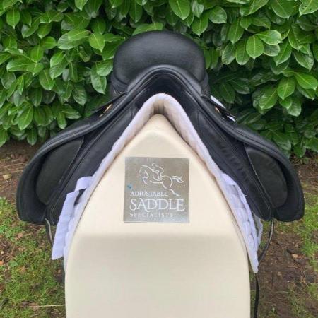 Image 7 of Kent And Masters 17 inch dressage saddle (S2963)