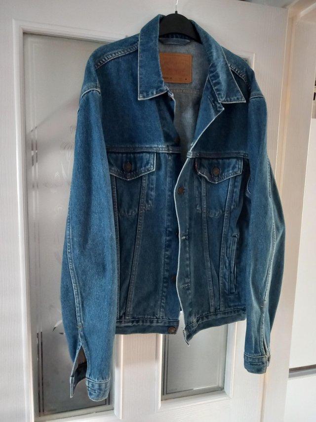 Preview of the first image of Mens denim levi jacket size Medium.