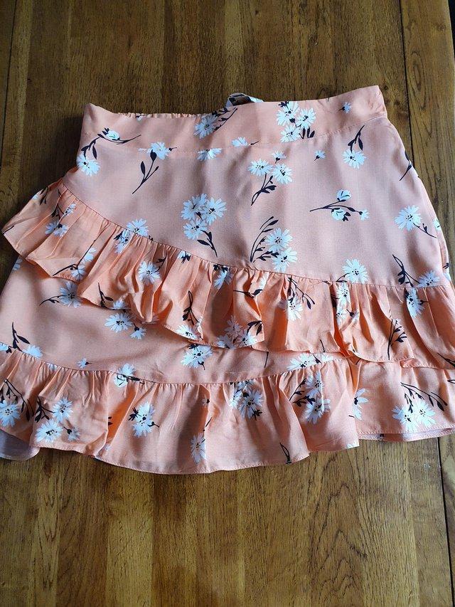 Preview of the first image of TEEN GIRLS SKIRT SIZE 10 FROM MISS SELFRIDGE.