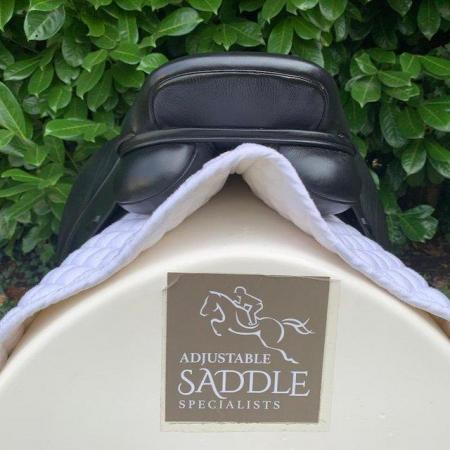 Image 17 of Kent and Masters 17 inch cob dressage saddle