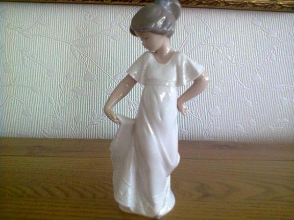 Image 3 of Nao by Ladro porcelain figurine