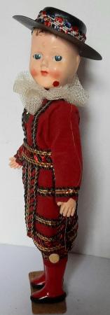 Image 2 of A BEEFEATER GUARD TOWER OF LONDON 18 cm tall GOOD