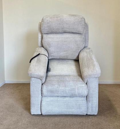 Image 6 of DFS LUXURY ELECTRIC RISER RECLINER DUAL MOTOR CHAIR DELIVERY