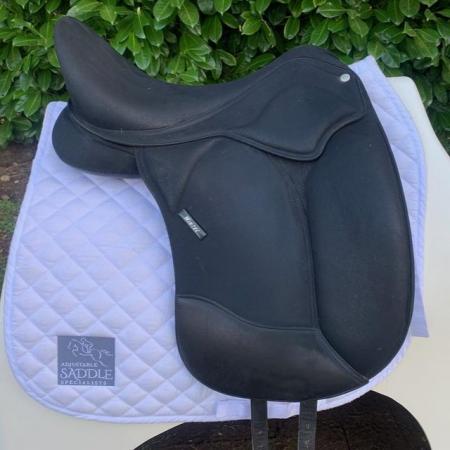 Image 12 of Wintec 17 inch Pro Dressage ContourBloc saddle