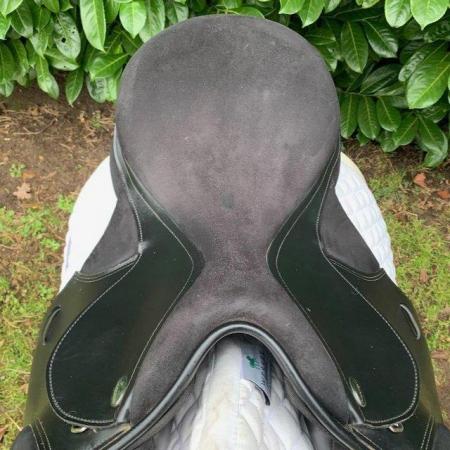 Image 8 of Thorowgood T4 18 inch high wither saddle