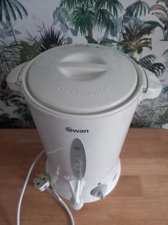 Image 1 of Hot water urn white in good condition