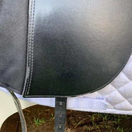 Image 2 of Thorowgood T4 17.5" High Wither Dressage saddle (S3159)