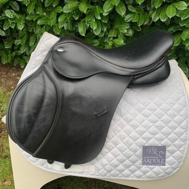 Preview of the first image of Thorowgood T6 Robert Whitaker 17 inch Jump saddle.