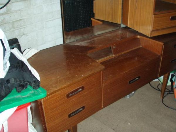 Image 3 of Schreiber Dressing table and bedside table