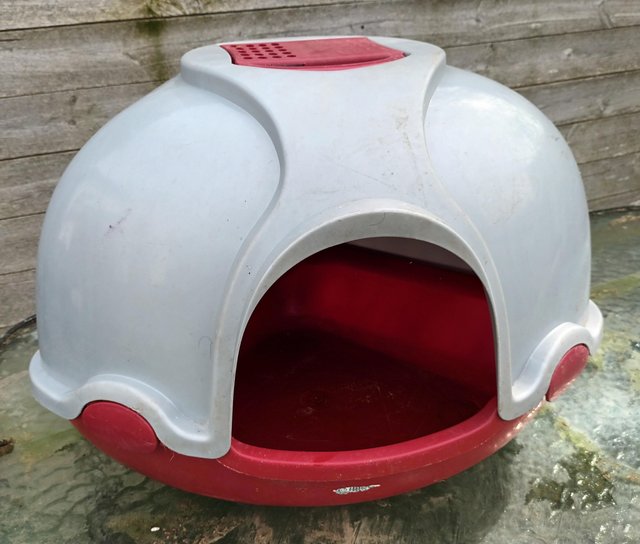 Preview of the first image of Large corner litter tray.