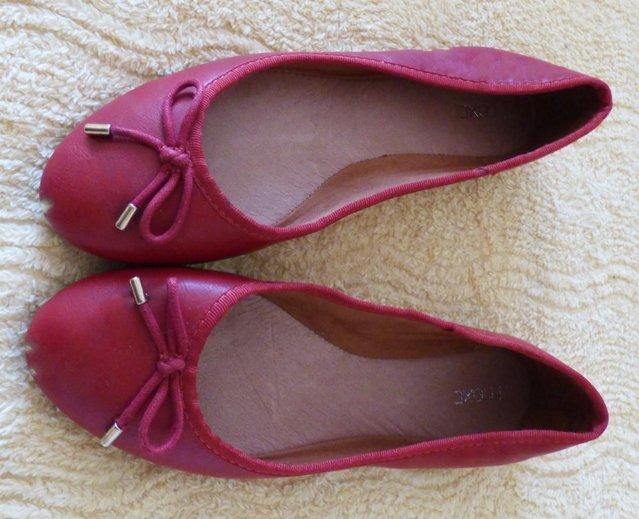 Preview of the first image of NEW RED LEATHER BALLERINA PUMPS.