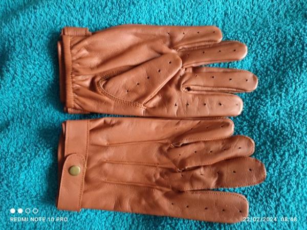 Image 1 of URBAN BUCK DRIVING GLOVES IN TAN LEATHERL