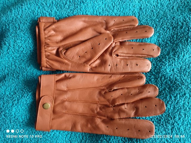 Preview of the first image of URBAN BUCK DRIVING GLOVES IN TAN LEATHERL.