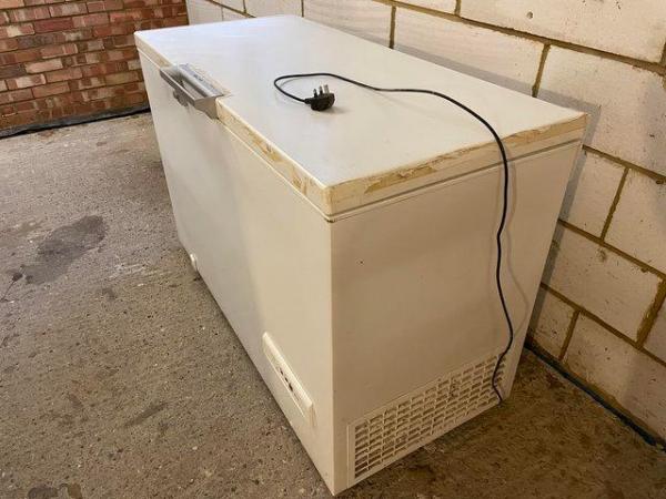 Image 2 of Hotpoint chest freezer in good condition