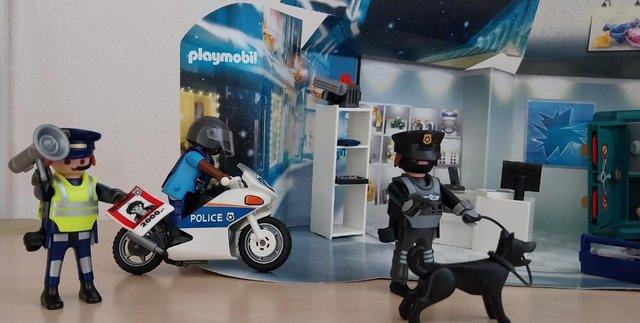 Image 3 of Playmobil - Police at jewel store robbery