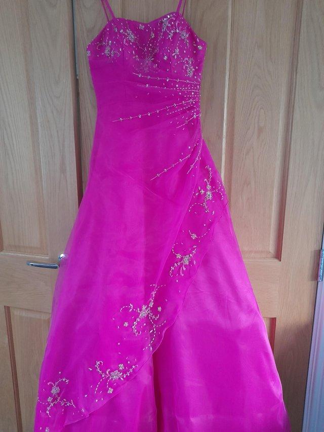 Preview of the first image of Gorgeous pink prom dress size 6/8.