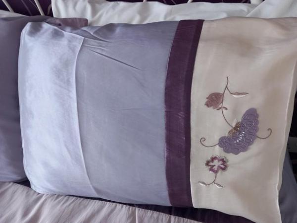 Image 1 of King Size Quilt Covers with matching Pillowcases & Curtains