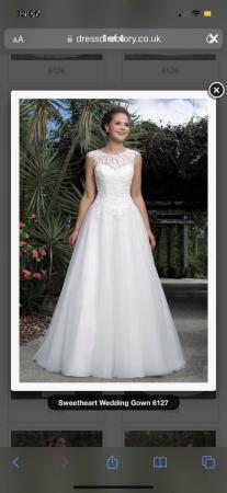 Image 2 of Wedding dress fits U.K. size 16-18