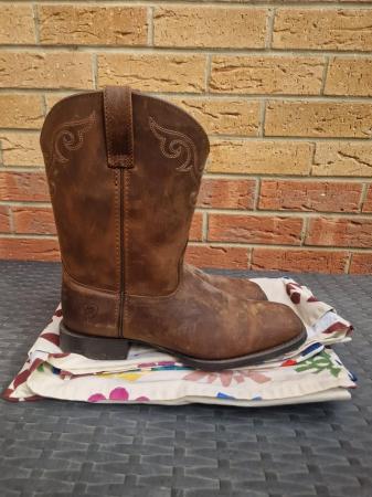 Image 2 of Ariat western boots SIZE 6 new without box