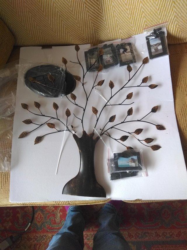Preview of the first image of Family Tree with 12 photo frames.