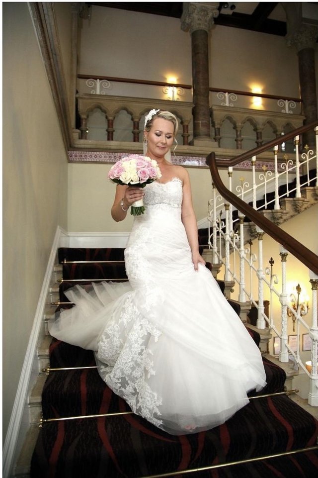 Preview of the first image of Designer Monique Lhuillier Wedding dress, veil, bespoke head.
