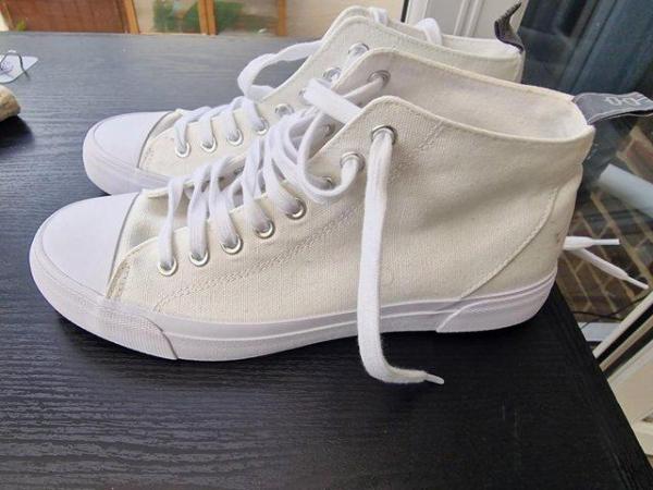 Image 3 of Ladies Trainers Brand New Size 5