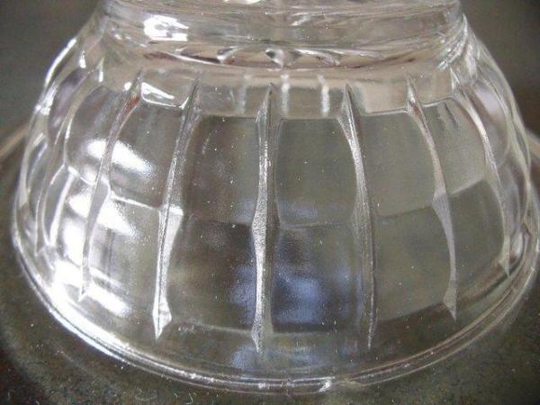 Image 2 of 2 identical decorative vintage clear glass bowls/dishes.