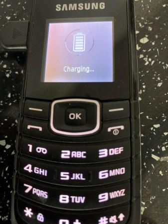 Image 3 of Samsung Slim & Sleek GT-E1080i mobile phone