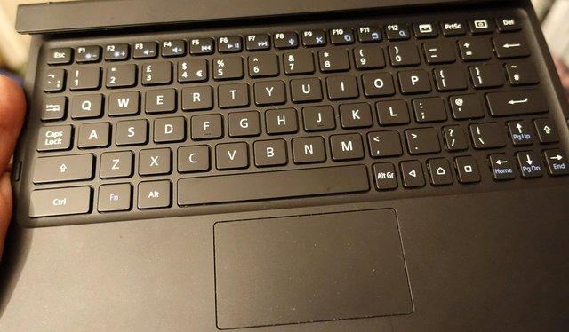 Image 8 of Sony Xperia Z4 Tablet SGP712 + Sony Bluetooth Keyboard