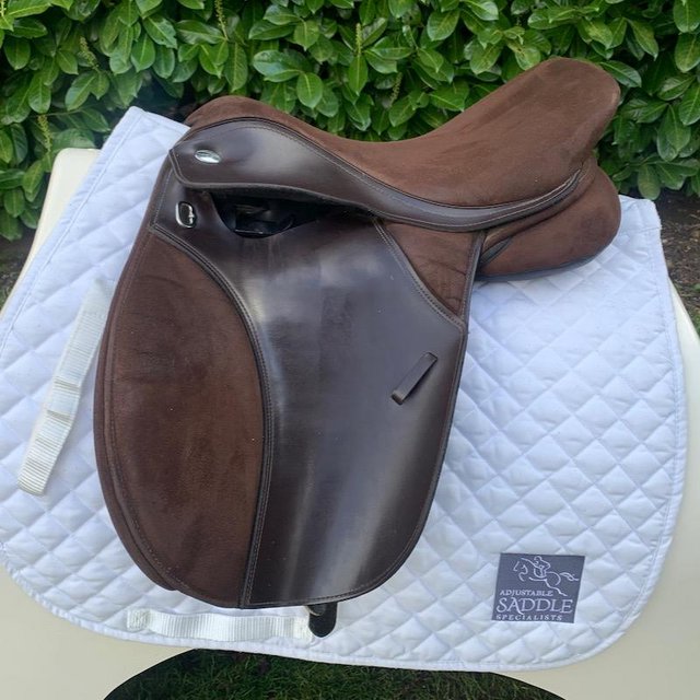 Preview of the first image of Thorowgood T4 17 inch cob saddle (S3072).