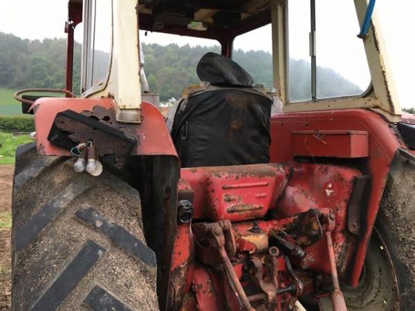 Image 2 of International 474 Cheap Working Diesel Farm Tractor