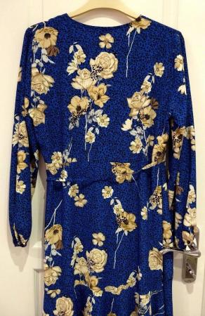 Image 5 of BNWT Wallis Petite Blue Floral Print Midi Dress Christmas
