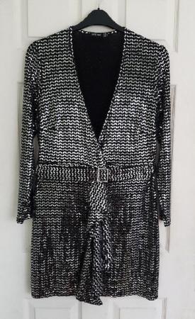 Image 1 of Ladies Silver Glitter Dress By Boohoo - Size 16       B18