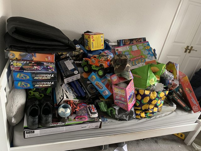Preview of the first image of Huge joblot of toys remote controlled.