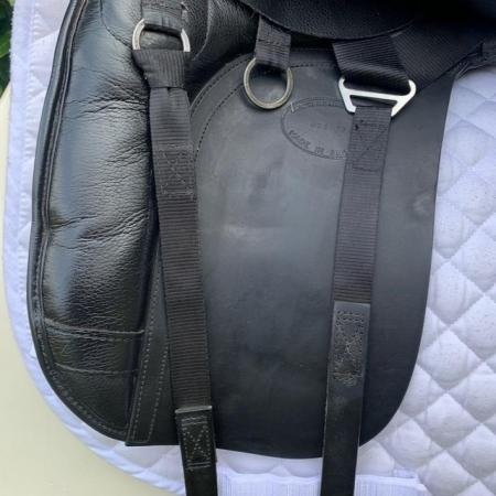 Image 4 of Kent & Masters 17.5” S-Series Dressage Surface Block saddle